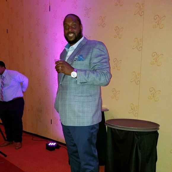 Profile Picture of Carl Harris (@carl35carl) on Poshmark