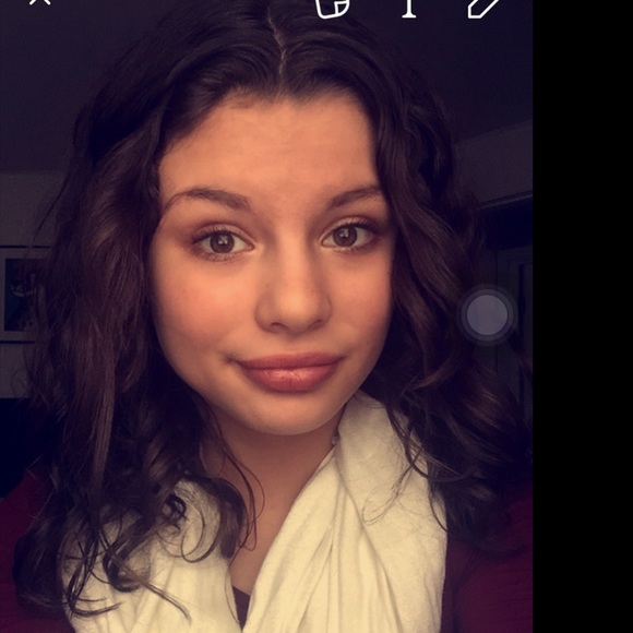 Profile Picture of Abigail Iannuzzelli (@abbsiannuzzelli) on Poshmark