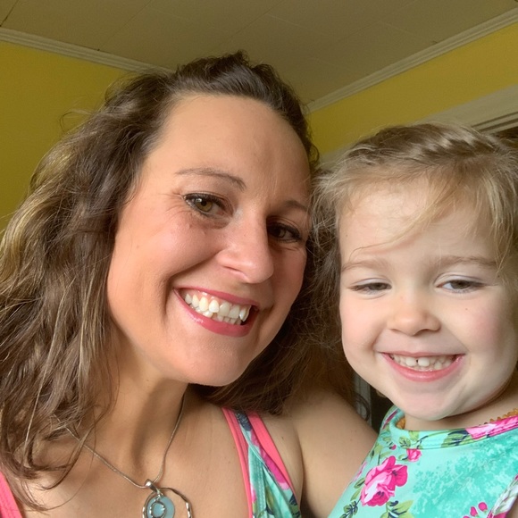 Profile Picture of Joanna Moore (@joannasmith926) on Poshmark