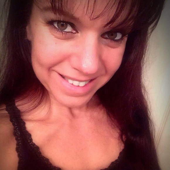 Profile Picture of Eva Duvall (@emduvall) on Poshmark