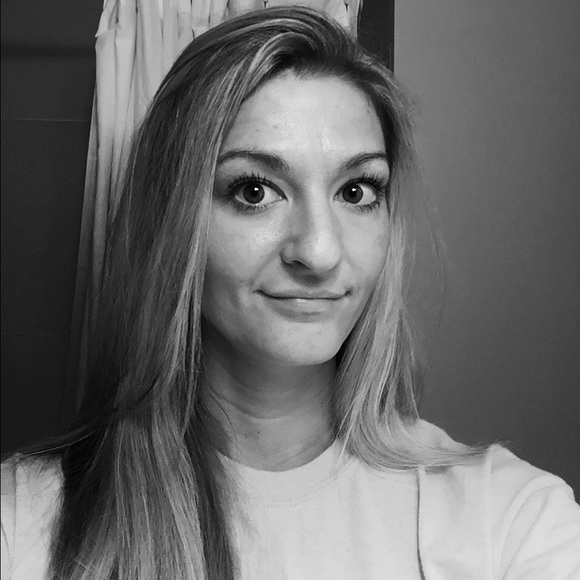 Profile Picture of Virginia Nippes (@ginnynippes) on Poshmark