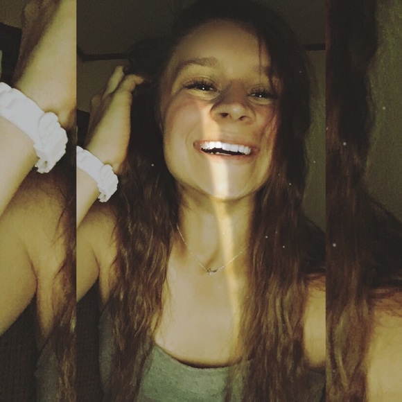 Summer Beaty - Poshmark Profile Picture of Summer Beaty (@summerbeaty) on Poshmark