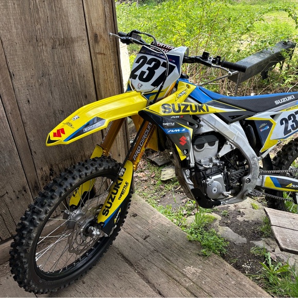 Profile Picture of Ethan Long (@ethanlong957) on Poshmark