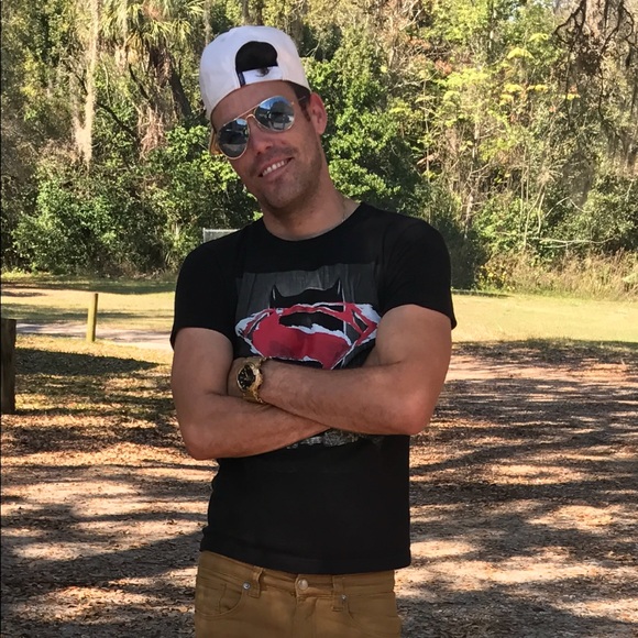 Profile Picture of Nelson Alvarez (@nelsonelmiki) on Poshmark