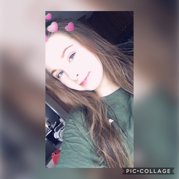 Profile Picture of Breanna Walotka (@bwalotka) on Poshmark