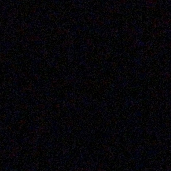 Profile Picture of Anna Gutteridge (@guttz) on Poshmark