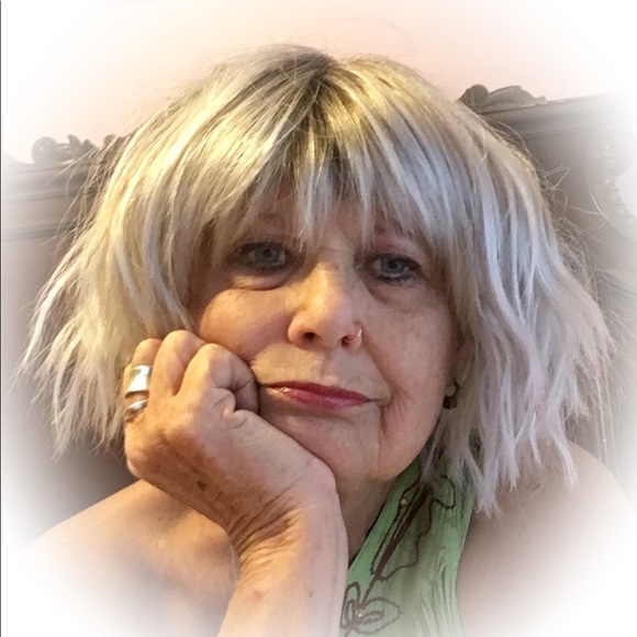 Laurie Field mahling - Poshmark Profile Picture of Laurie Field mahling (@lmahling) on Poshmark