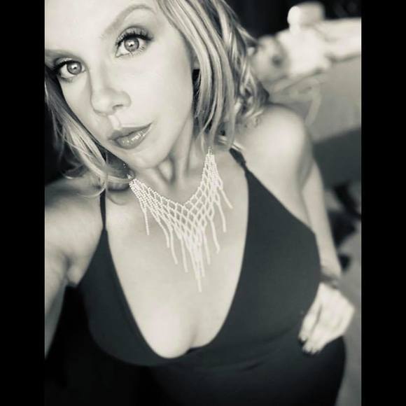 Profile Picture of Jacqueline Troupe (@jacquelinexoxo) on Poshmark