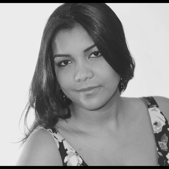 Profile Picture of Mariel Reyes (@marielreyes) on Poshmark