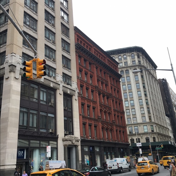 Profile Picture of Mowna Mowna (@mowna) on Poshmark