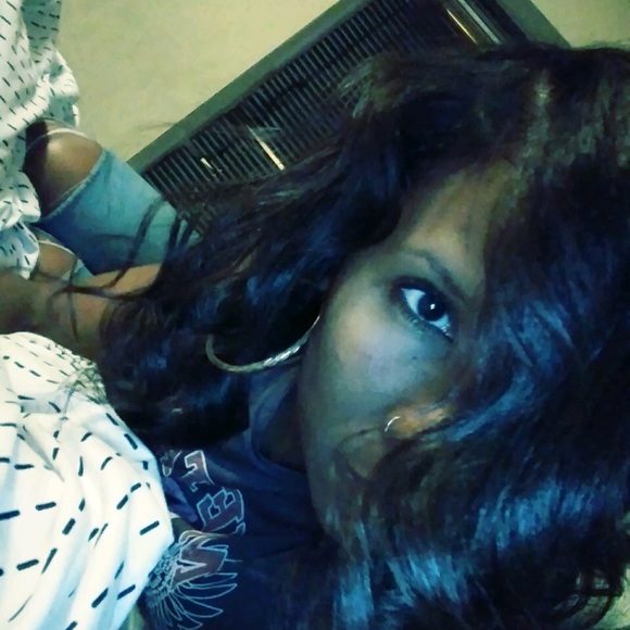 Profile Picture of Sherry Wright (@sherrynicole32) on Poshmark