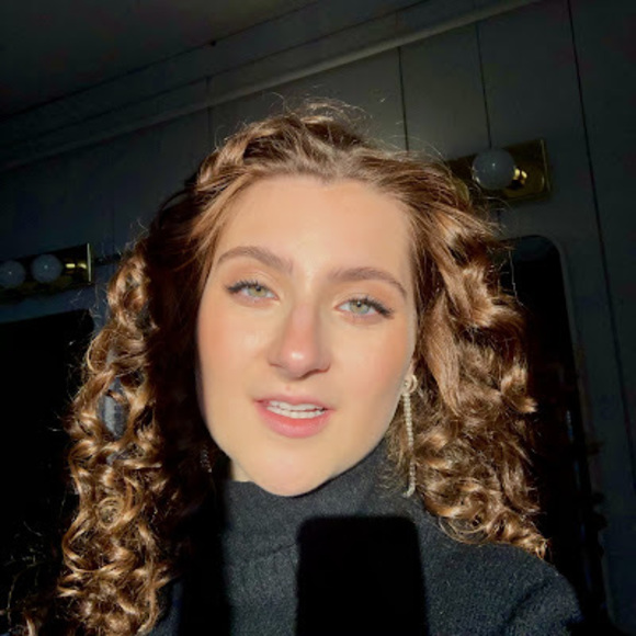 Lilia Santoriello - Poshmark Profile Picture of Lilia Santoriello (@lsantoriello) on Poshmark