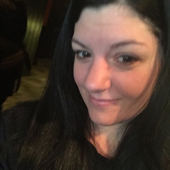 Profile Picture of Jennifer Rogan (@jenniferrogan) on Poshmark