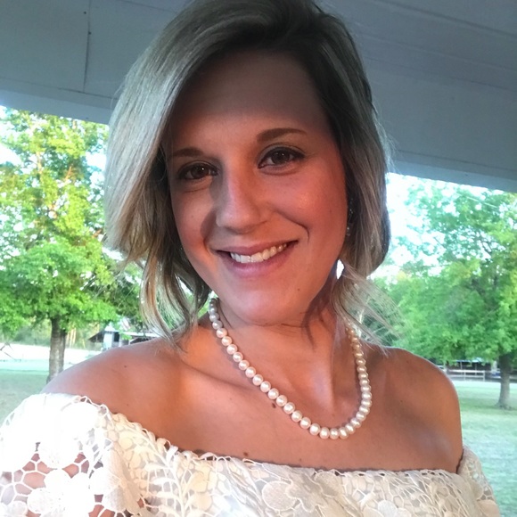 Profile Picture of Michelle Hable (@pinkmustage) on Poshmark