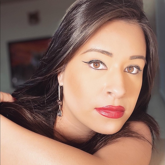 Profile Picture of Marlene Alvarado (@marlene2alva) on Poshmark