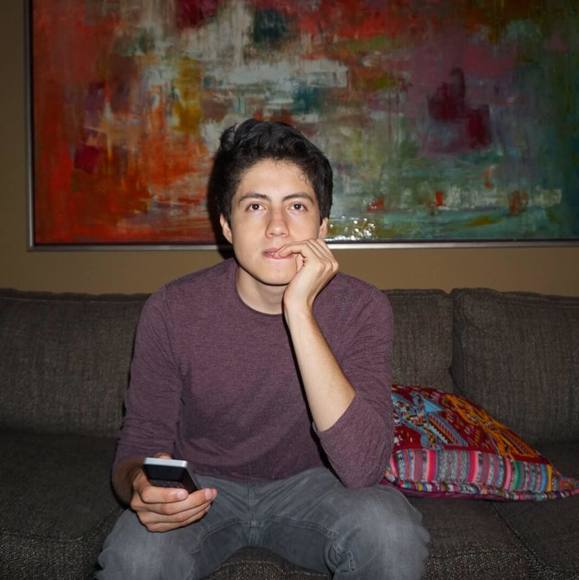 Profile Picture of Carlos Estrada (@gl_ler0) on Poshmark