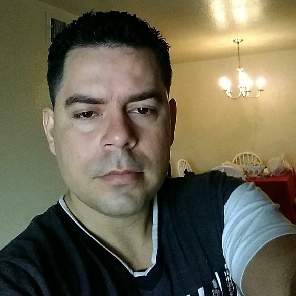 Profile Picture of Randy Carbonell (@rcc860315) on Poshmark