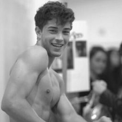 Profile Picture of Arthur Holmes (@arthurholmes10) on Twitter