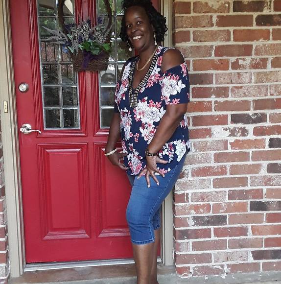 Profile Picture of Elouise Casby (@elouisecasby597) on Poshmark
