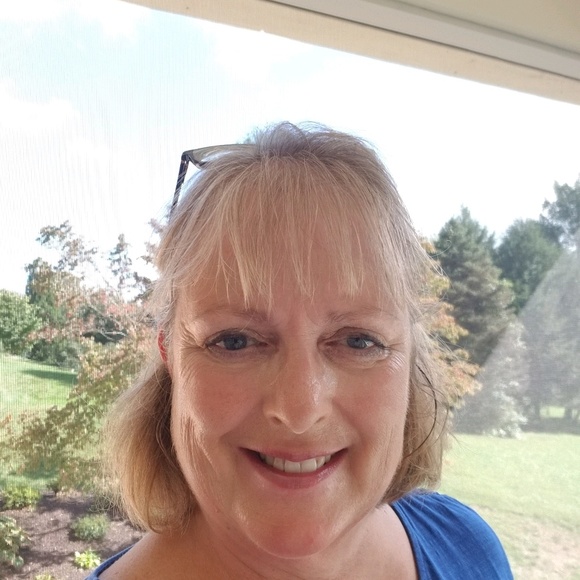 Profile Picture of Cindy Seidle (@gardengirl1957) on Poshmark
