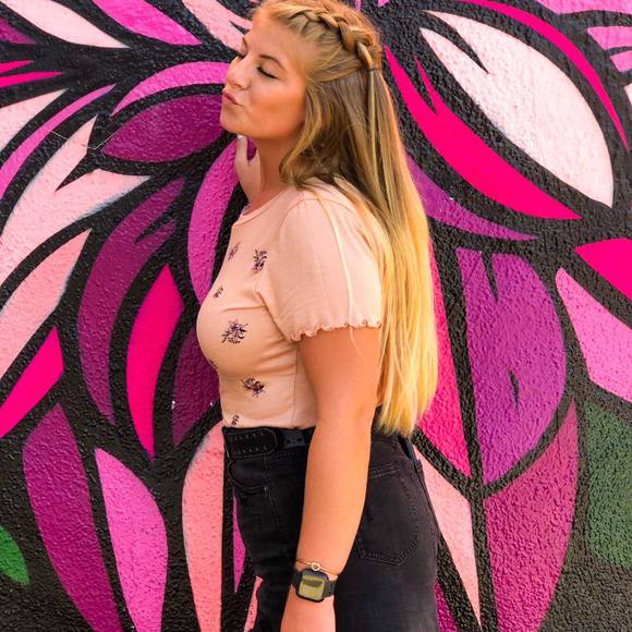 Profile Picture of Katelynn Thompson (@katelynnt17) on Poshmark