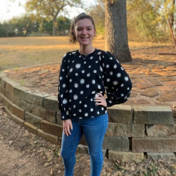 Profile Picture of Julianne Smith (@viola1516) on Poshmark