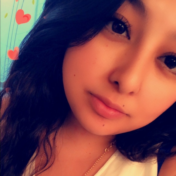 Profile Picture of Lisa Castrejon (@lisacastrejon) on Poshmark