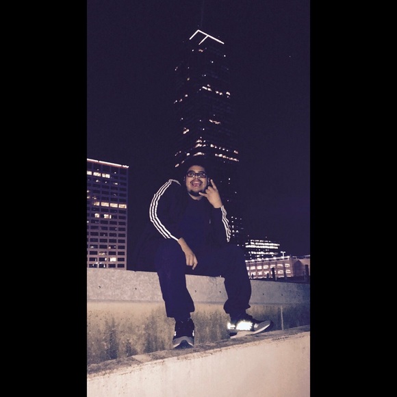 Profile Picture of David Funes (@efunes97) on Poshmark