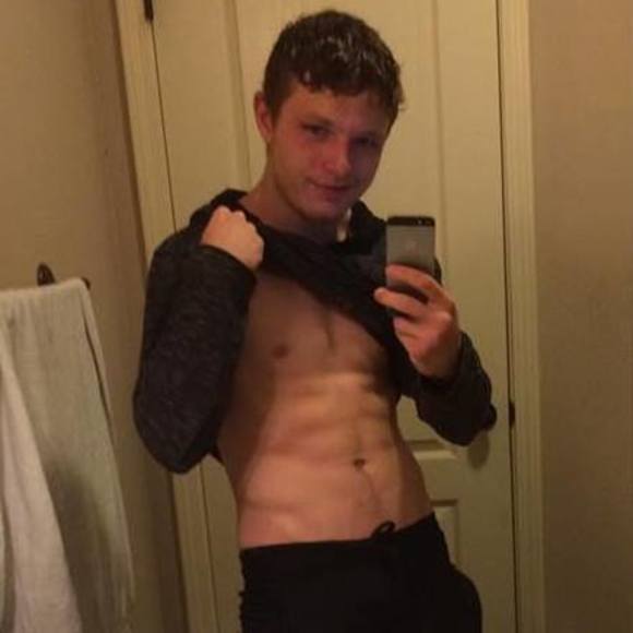 Profile Picture of Nathanial Seward (@nathanialseward) on Poshmark