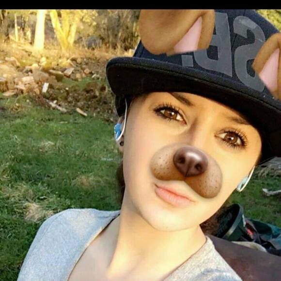 Profile Picture of Angel Webberley (@angelwebberley) on Poshmark