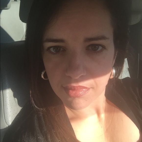 Profile Picture of Erina Azzaro (@erina806) on Poshmark