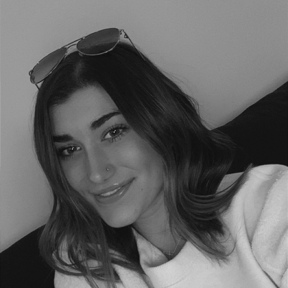 Profile Picture of Carley Silbernagel (@carleyrose77) on Poshmark