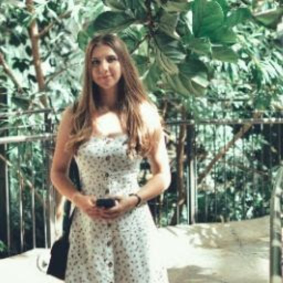 Profile Picture of Jasmine Teschke (@jasmineteschke) on Poshmark