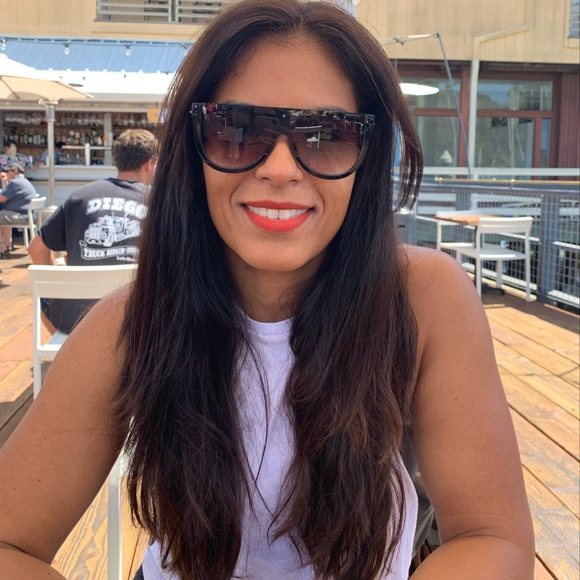 Profile Picture of Shirley Rosa (@shirley_rosa) on Poshmark