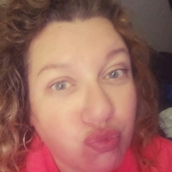 Profile Picture of Mandy Oody (@dawners78) on Poshmark