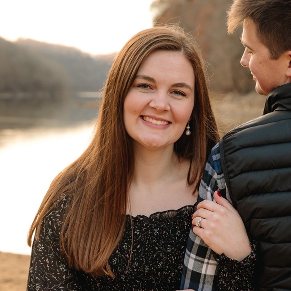 Profile Picture of Emma Rhoton (@e_rhoton) on Poshmark