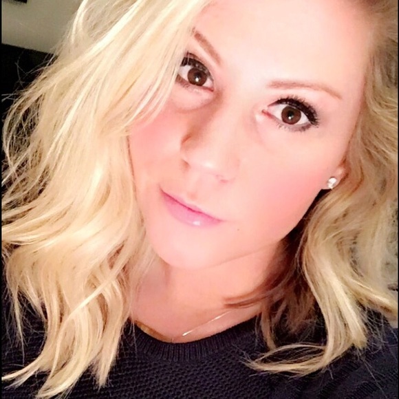 Profile Picture of Melissa Dorman (@meldorman) on Poshmark