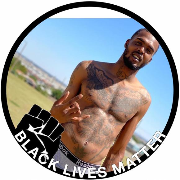 Profile Picture of Daveon Hicks (@daveonhicks) on Poshmark