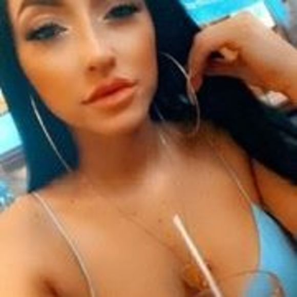Profile Picture of Saudia Saudia (@saudiasaudia) on Poshmark