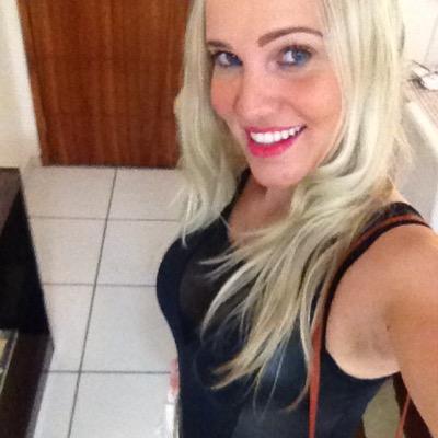 Profile Picture of Anna Paula Medeiros (@annapmedeiros) on Twitter