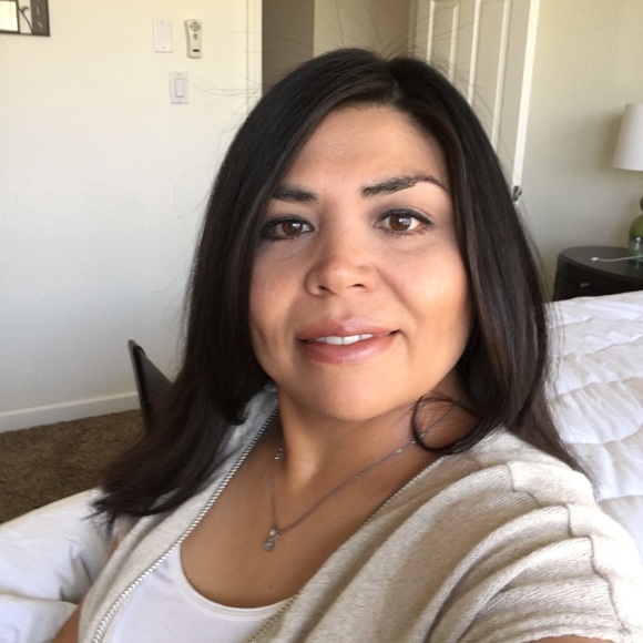 Profile Picture of Sandra Mora (@ssmaz3) on Poshmark