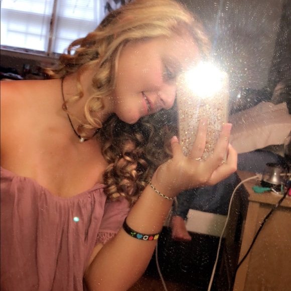 Profile Picture of Chloe Bragg (@chloebragg355) on Poshmark