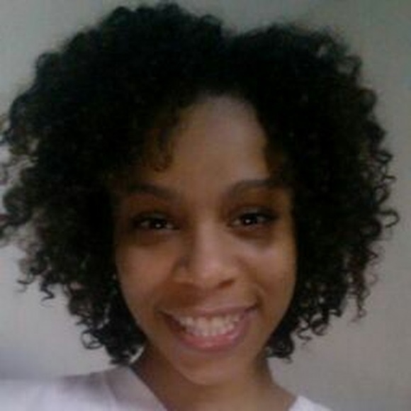 Profile Picture of Nichelle K (@ninanichelle25) on Poshmark