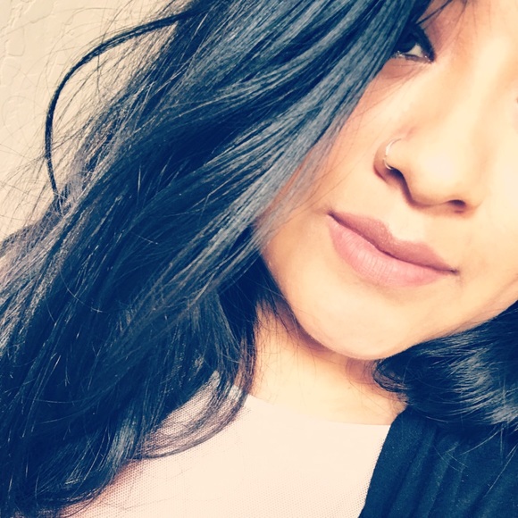 Profile Picture of Rosa Almaraz (@rosa_car20) on Poshmark