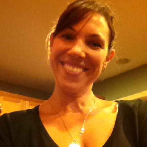 Profile Picture of Amanda Bigness (@amandabigness) on Poshmark