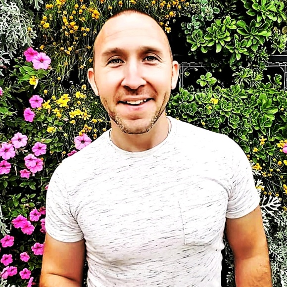 Profile Picture of Jonathan Brickman (@jonbrickman1684) on Poshmark