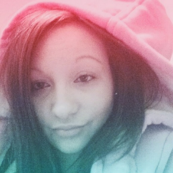 Profile Picture of Tanna Anania (@tanna1990) on Poshmark