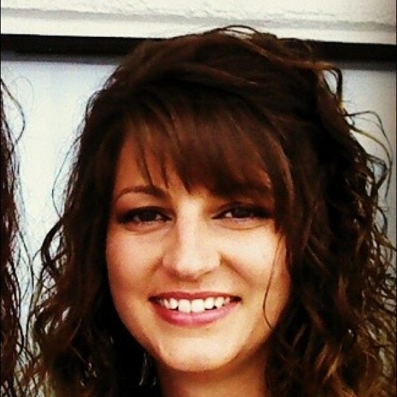 Profile Picture of Deanna Burbrink (@deezornes) on Poshmark