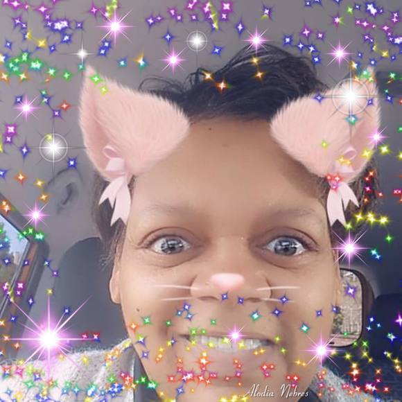 Profile Picture of Vivicea Matthews (@vivicea) on Poshmark