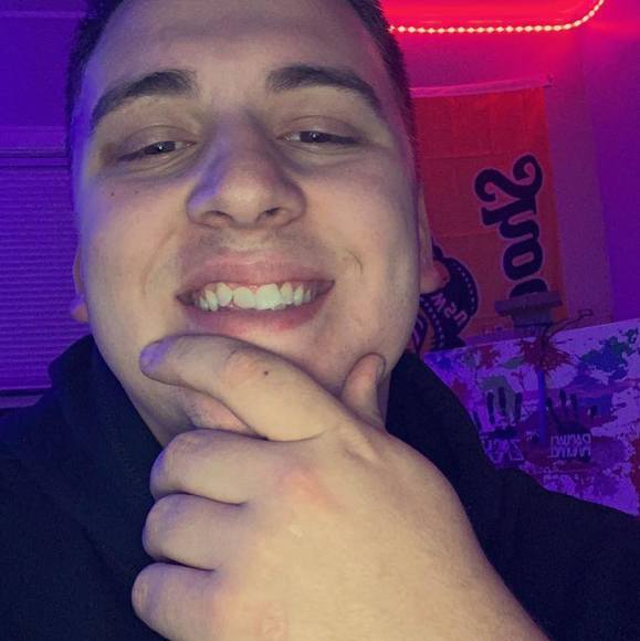 Profile Picture of Zach Sterner (@zachary111597) on Poshmark
